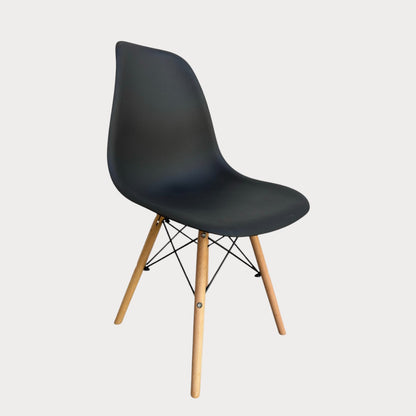 Silla Eames color negro